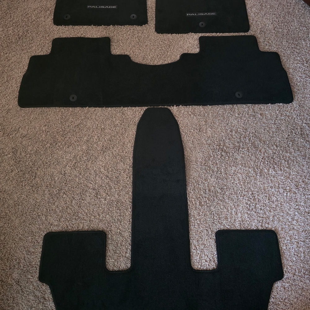 Black Floor Mats by Hyundi